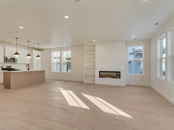 7216 S Gravel Cross Way E #188, West Jordan, UT 84084