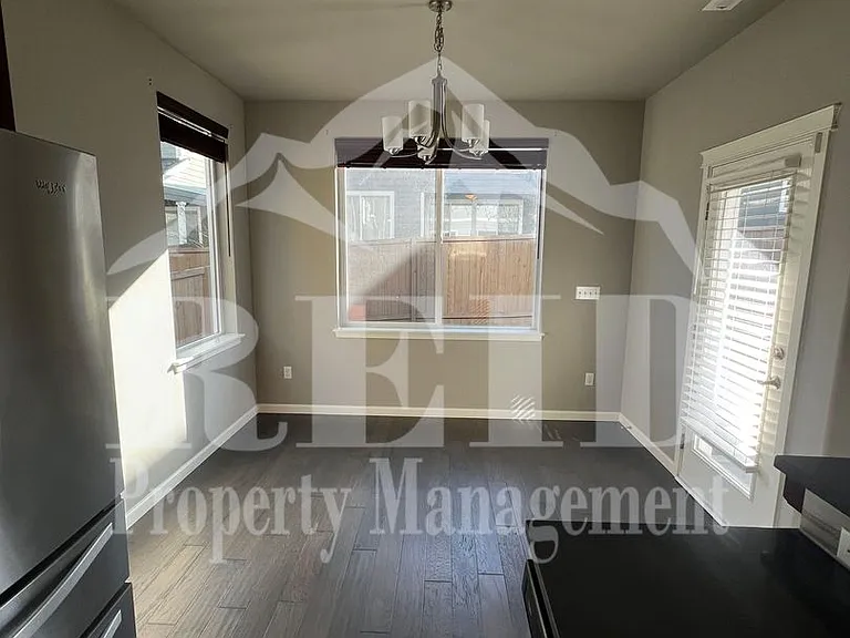 3887 Portside Dr — Photo 15