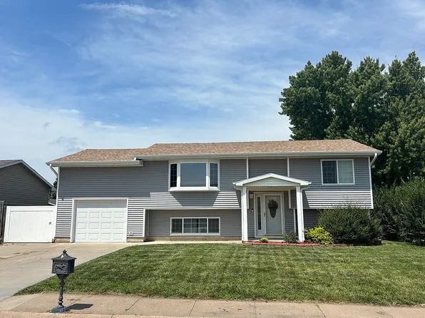 214 W Kent St, Hastings, NE 68901