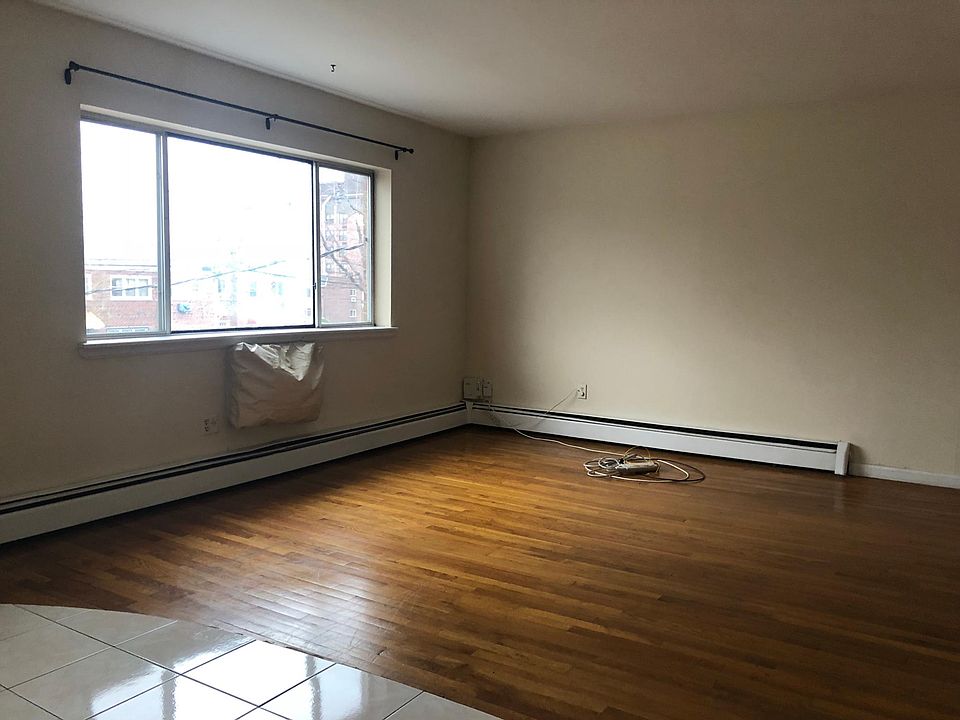 1st image of 2913 Sampson Ave