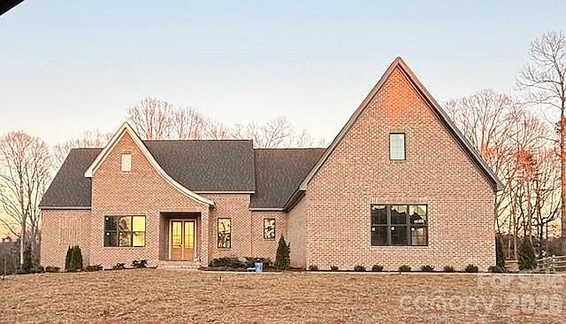 1st image of 122 Lake Mist Dr