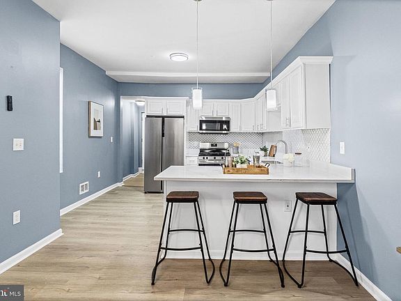 5th image of 447 N Linwood Ave