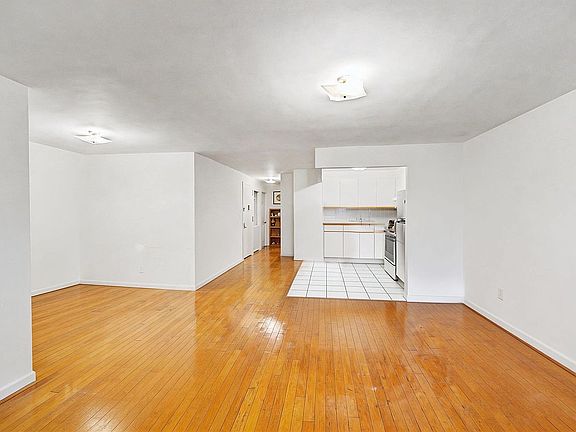 5th image of 2108 Butler Ave APT I4