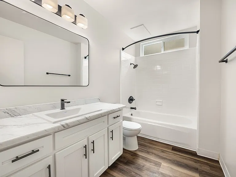 Lassen Villa Apartments — Photo 53