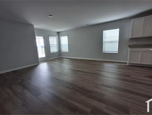 404 Moringa Ln — Photo 6