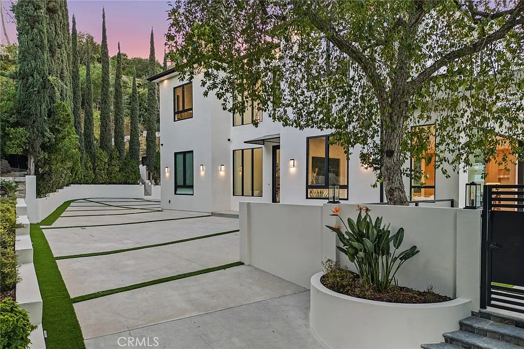 5 bed, 6.5 bath, 5717 sqft, $27,000 — Photo 4