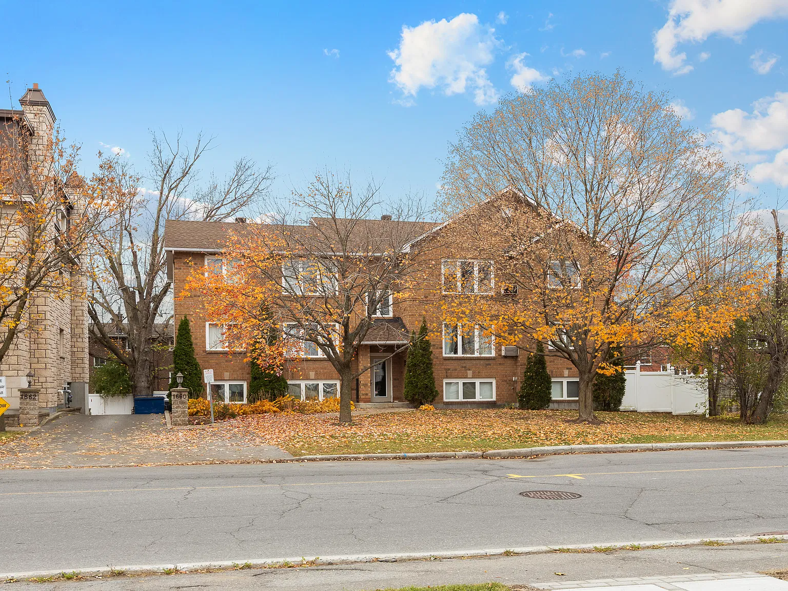 1660 Russell Rd — Photo 1