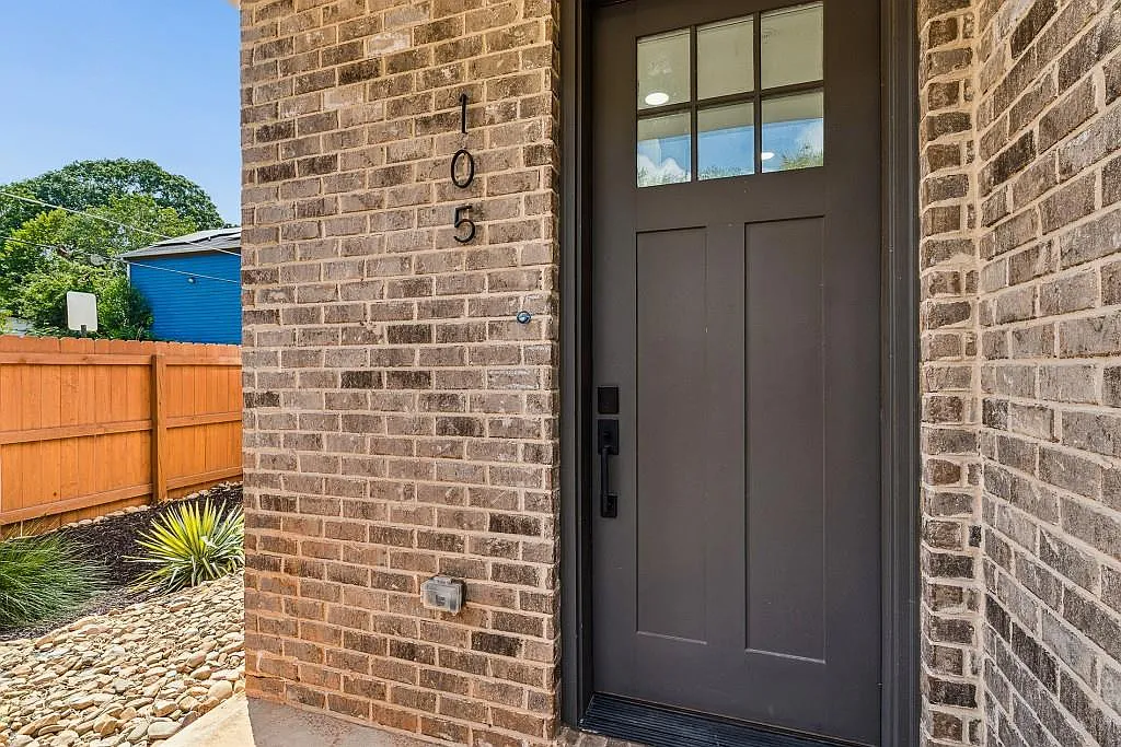3 bed, 3.5 bath, 2254 sqft, $3,500 — Photo 2