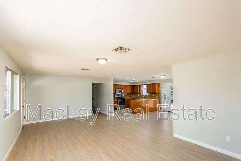 3 bed, 1.5 bath, 1240 sqft, $2,100 — Photo 4