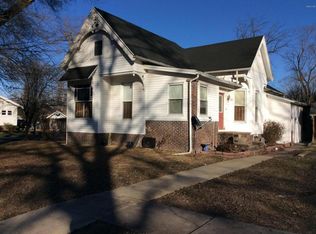 16 N Peach St, Du Quoin, IL 62832