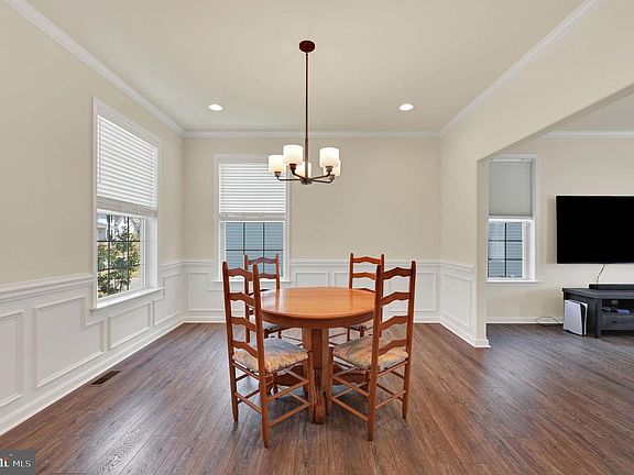 5th image of 94 S Ridge Brook Dr