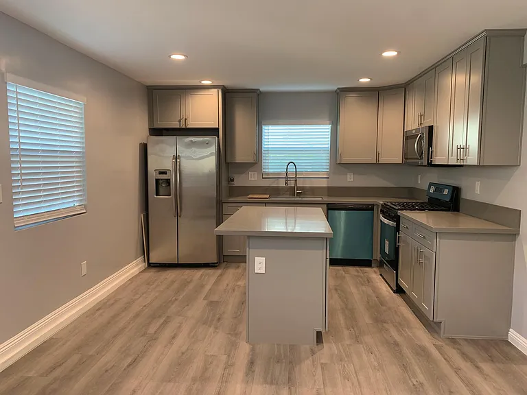 1605 1/2 N Altadena Ave — Photo 3