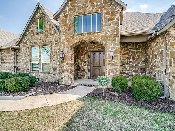 2nd image of 1929 Canyon Rd