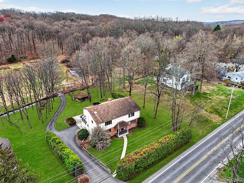 1st image of 196 Vineyard Avenue