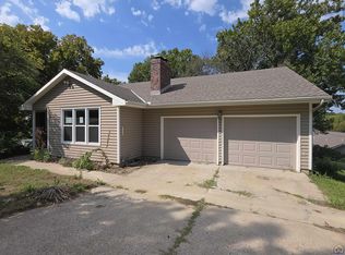 5001 NW Pueblo Ct, Topeka, KS 66618