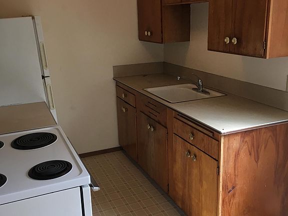 2nd image of 127 NW Bowdoin Pl #7