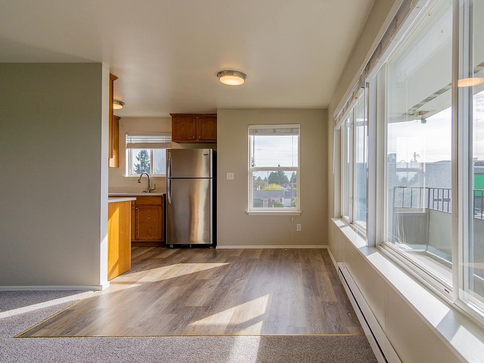 1st image of 319 N 105th St #3