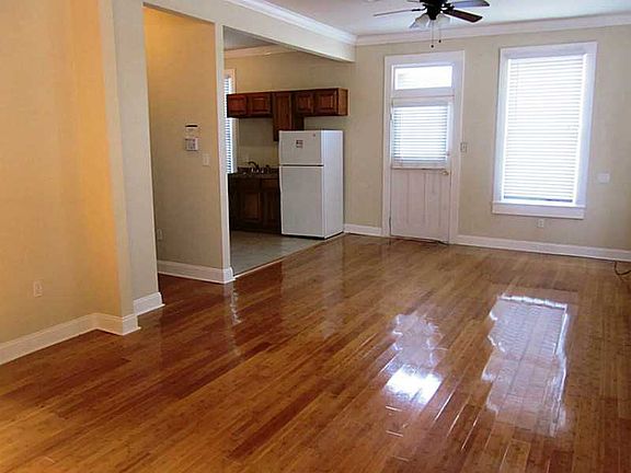 5th image of 901 Pelican St