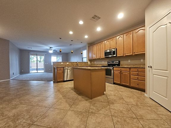 5th image of 906 E Pasture Canyon Dr