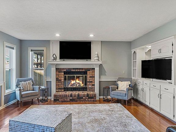 3rd image of 908 Joseph Dr