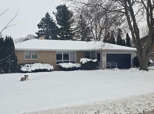 1011 Alpine Dr, Green Bay, WI 54311