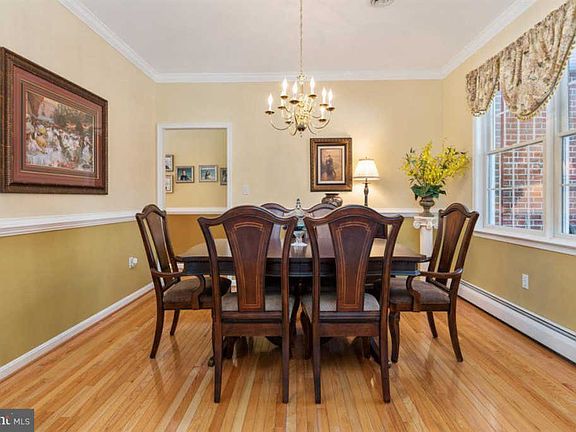 4th image of 8104 Sprague Dr