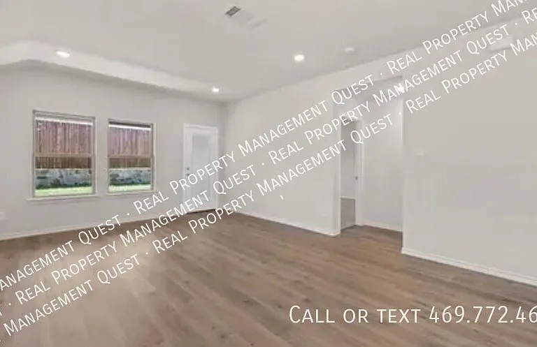 403 Vitex Dr — Photo 2