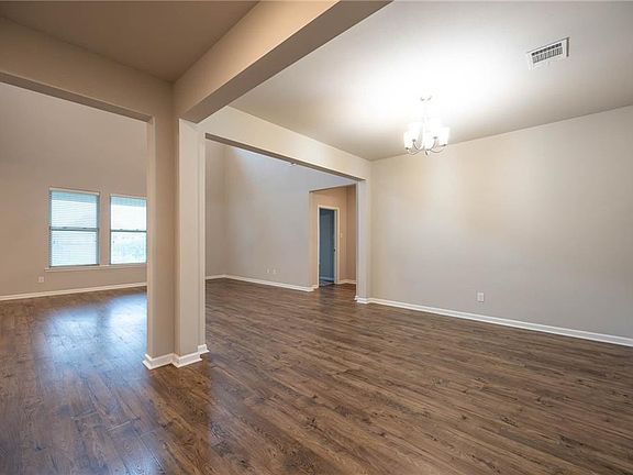 4th image of 785 Lakeshore Village Dr