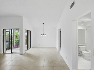 17270 NW 60th Ct, Hialeah, FL 33015
