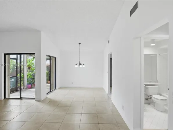 17270 NW 60th Ct, Hialeah, FL 33015