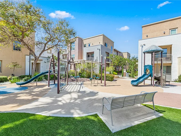 664 Colorado Cir — Photo 47