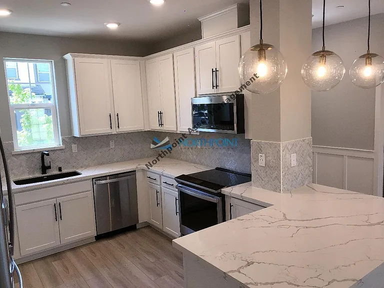 5013 Wuthering Ave — Photo 6