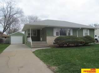 2042 Fairacres Dr, Fremont, NE 68025