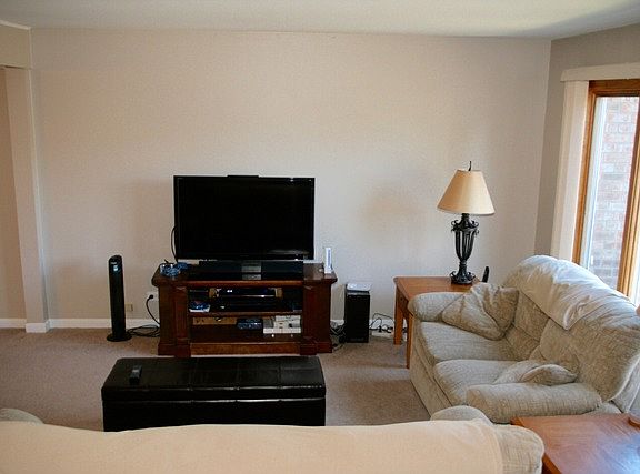 4th image of 236 Lakeshore Ln #236
