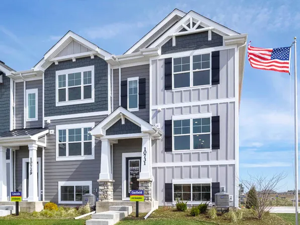 8772 Clover Ln, Saint John, IN 46373