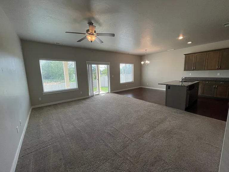 9127 W Tillamook Dr — Photo 4