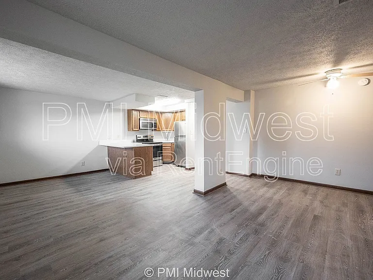 Parkway Apartments — Photo 31