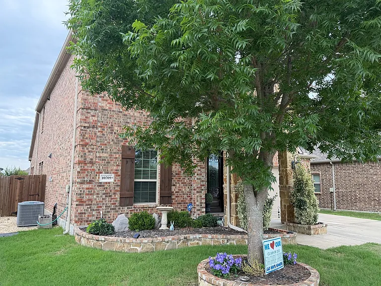 10709 Blake Gdns — Photo 4