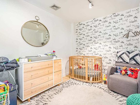 5th image of 10-55 47th Ave APT 4H