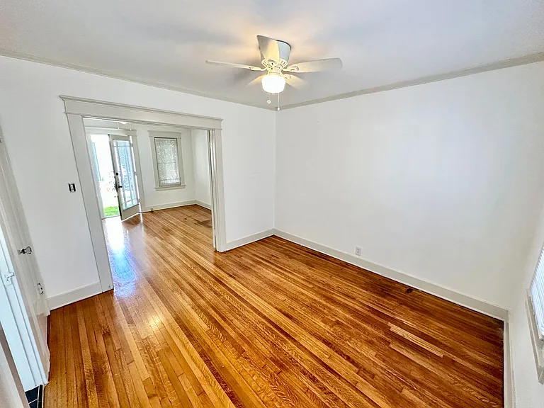 Crestmoore 715 — Photo 9