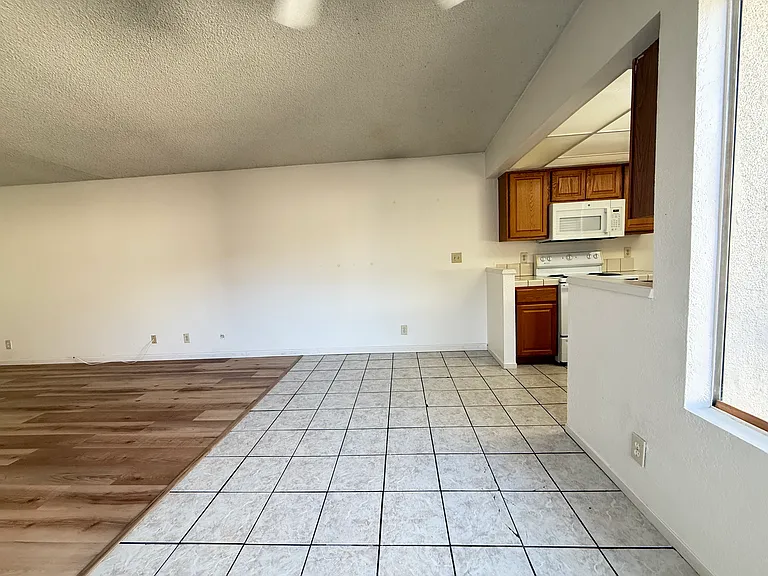 595 W Alamos Ave — Photo 3