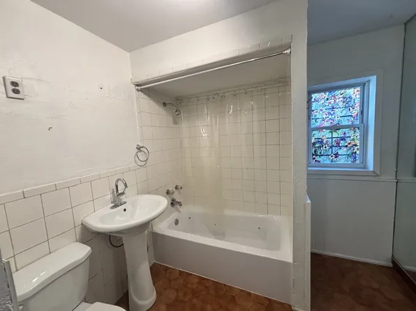 477 Henry Street image 7 of 9