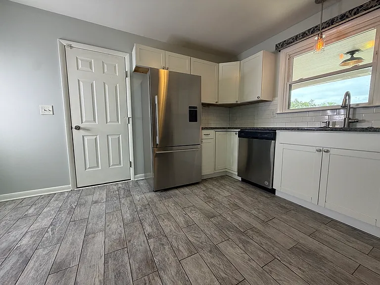 3211 Carillon Dr — Photo 3