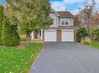 2215 Applewood Ln, Woodstock, IL 60098