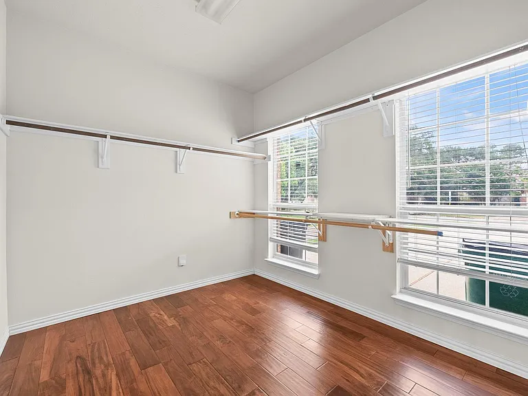 5526 Darschelle Dr — Photo 25