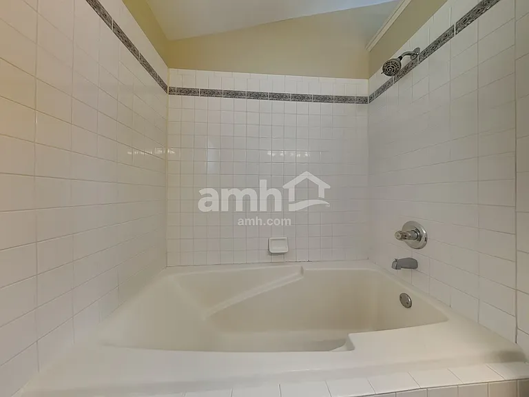 8420 Stratford Ct — Photo 14