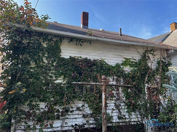 4th image of 1422 Tecumseh St