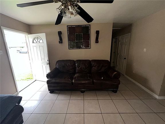 4th image of 2125 Guerra Dr