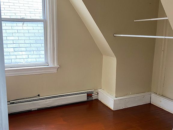 3rd image of 46 New St APT 2