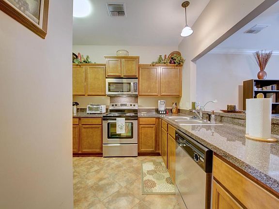 4th image of 6 Townhouse Cv